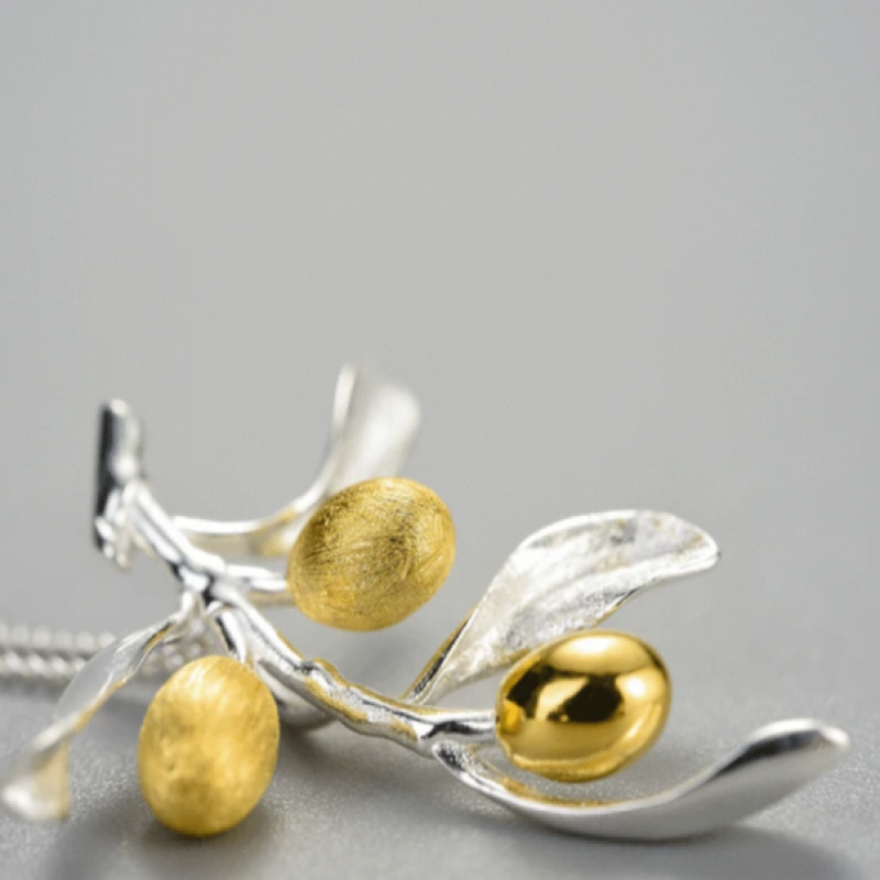 تعليقة أوراق الزيتون وثمرتها فضة 925 مصنوعة يدوياً