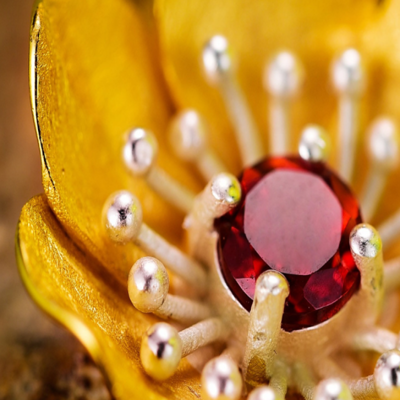 تعليقة الزهرة فضة 925 مصنوعة يدوياً