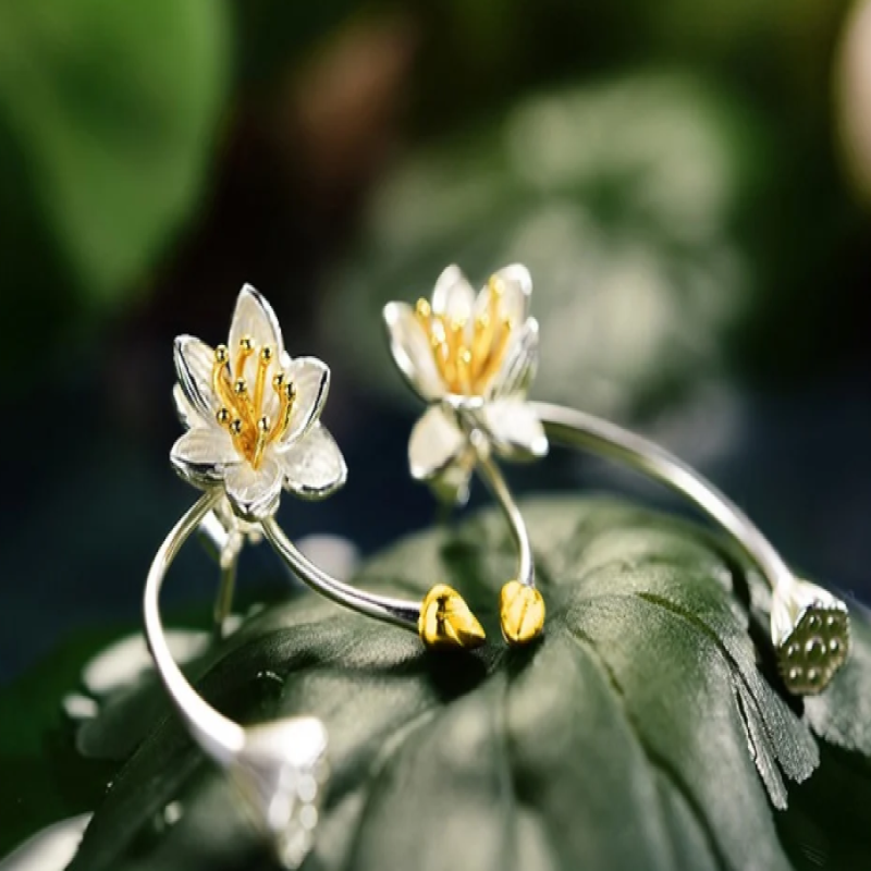 أقراط زهرة اللوتس فضة 925 مصنوعة يدوياً