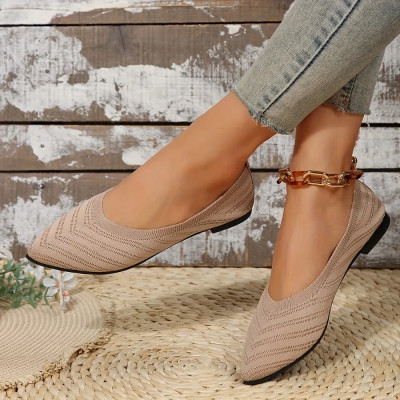 حذاء عصري مميز وانيق للنساء