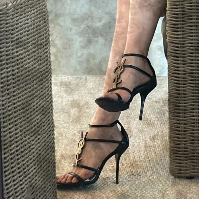 كعب نسائي عالي فاخر أنيق وعصري