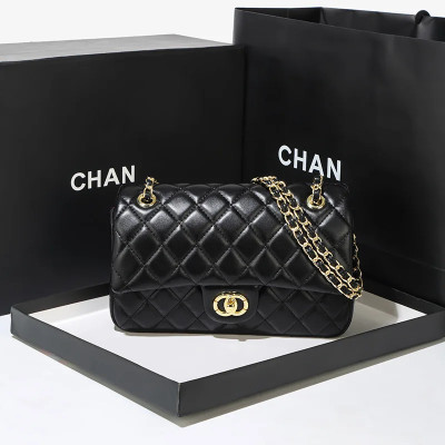 حقيبة نسائية ماركة شانيل - CHANEL