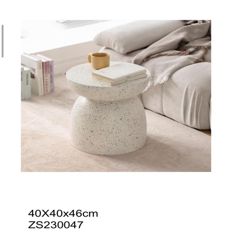 طاولة جانبية تجمع بين القوة والجمال بلمسة حجرية را...