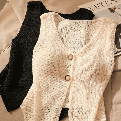 بلوزة نسائية بدون أكمام بأزرار أنيقة وتصميم مميز و...