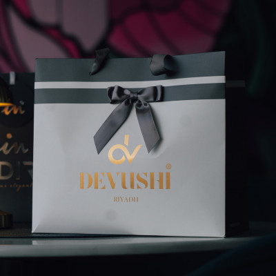 ساعة يد انيقه وملفته وبتصميم متفرد للنساء