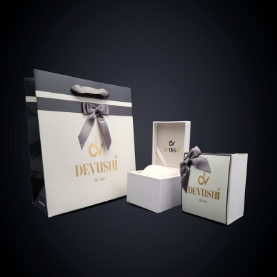 ساعة يد انيقه وملفته وبتصميم متفرد للنساء