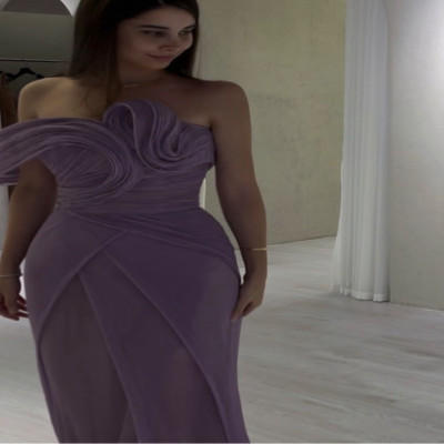 فستان سهرة نسائي استثنائي بتصميم عصري مميز ومكلف