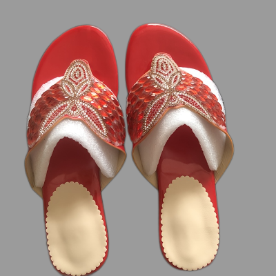 شبشب ماسي مميز بتصميم عصري للنساء