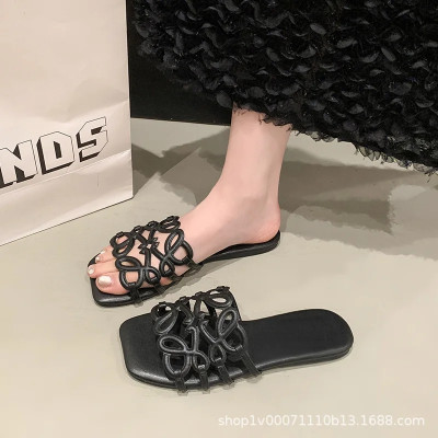 شبشب نسائي بتصميم عصري مميز