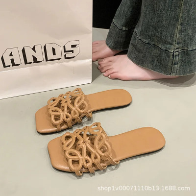 شبشب نسائي بتصميم عصري مميز