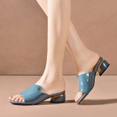 حذاء نسائي مميز جلد عصري بطراز جديد 2025