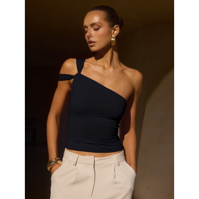 بلوزة عصرية أنيقة تزيد من أنوثتك 2025