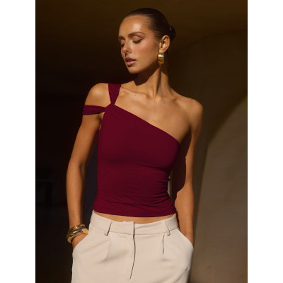 بلوزة عصرية أنيقة تزيد من أنوثتك 2025