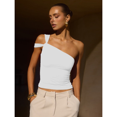 بلوزة عصرية أنيقة تزيد من أنوثتك 2025