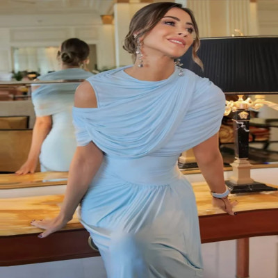 فستان سهرة نسائي جذاب بقصة مخصرة وشال مطوي وتصميم...