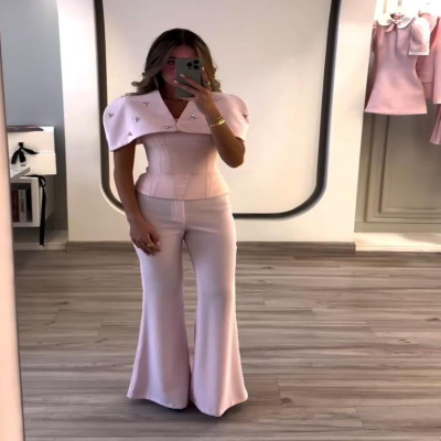 فستان كلاسيكي فاخر بتصميم ناعم يليق بك سيدتي