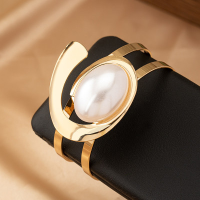 أساور بتصميم فني جديد عصري وأنيق تجعلك على هرم الأ...