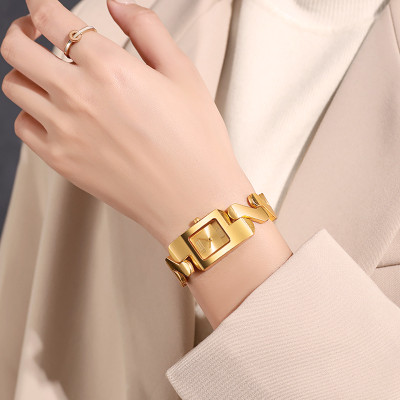 ساعة كوارتز بتصميم أنيق لمظهر عصري يبرز تميزك