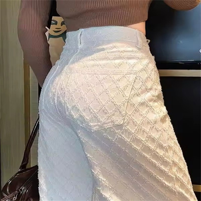 جينز ابيض نسائي واسع الساق