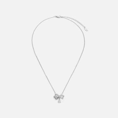 سلسلة نسائية بتصميم ملفت بلون فضي