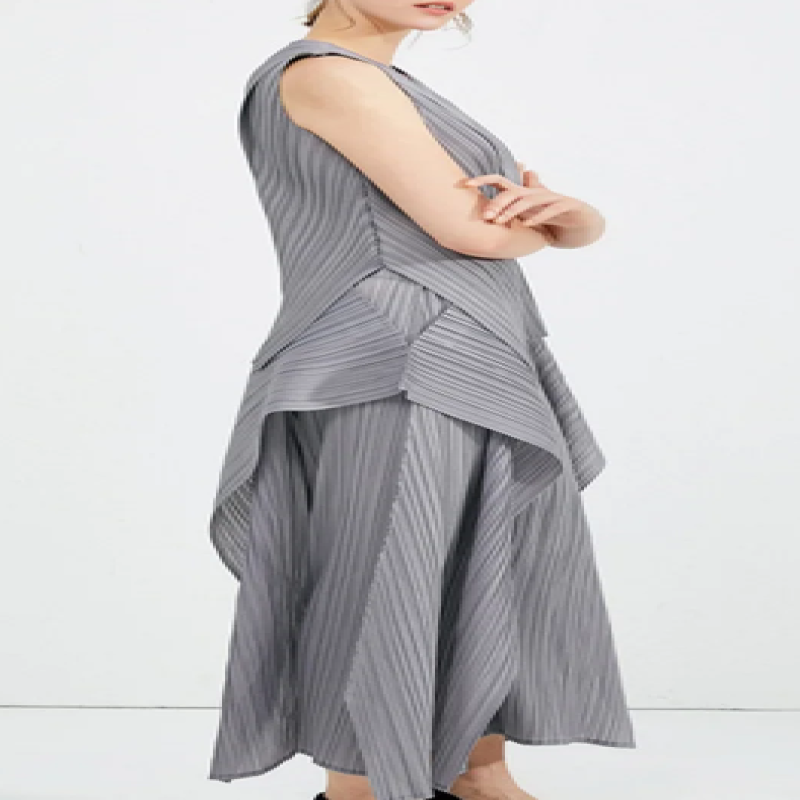 مياكي (مناسب للجميع المقاسات) طقم نسائي مطوي بتصمي...