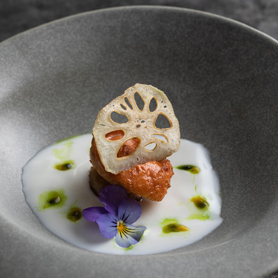 أطباق مختلفه كل طبق بسعر مختلف