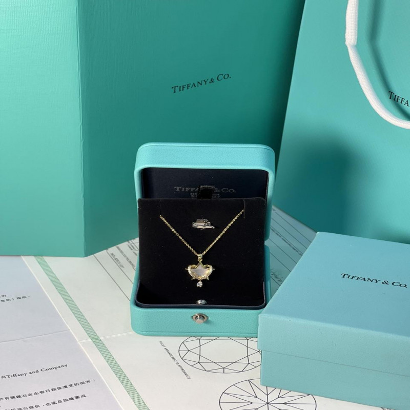 سلسال نسائي أنيق من ماركة تيفاني - ذهبي