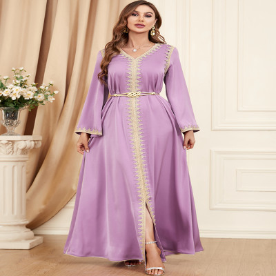 عباية نسائية مطرزة
