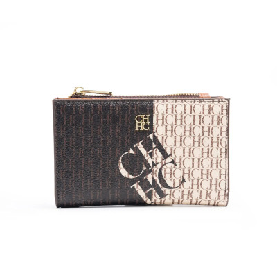 حقيبة نسائية من الجلد من CH مطبوع عليها حروف نصية...