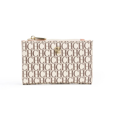 حقيبة نسائية من الجلد من CH مطبوع عليها حروف نصية...