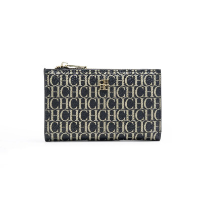 حقيبة نسائية من الجلد من CH مطبوع عليها حروف نصية...