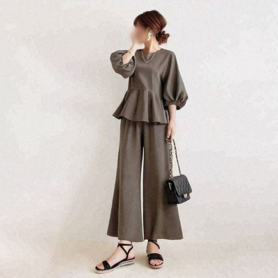 بنطلون واسع الساق ذو خصر ضيق