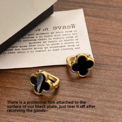 أصفاد أذن أنيقة على شكل زهرة محظوظة سوداء صغيرة عص...