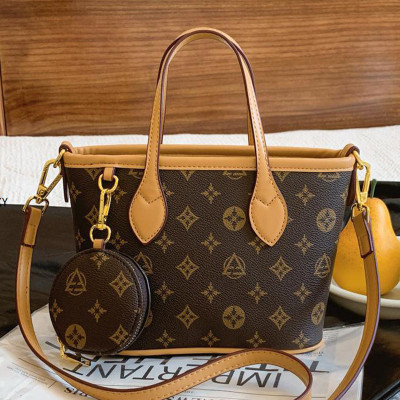 شنطة كتف بتصميم فاخر