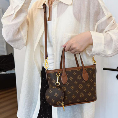 شنطة كتف بتصميم فاخر