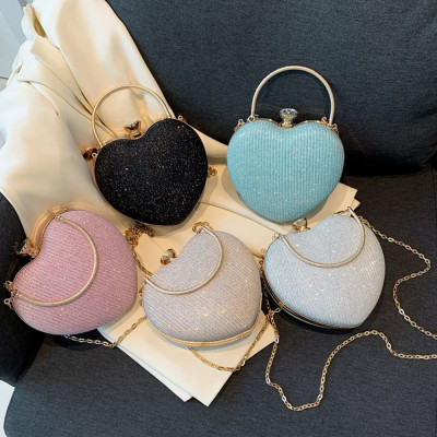 شنطة قلب لامعة