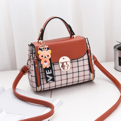 شنطة يد منقوشة