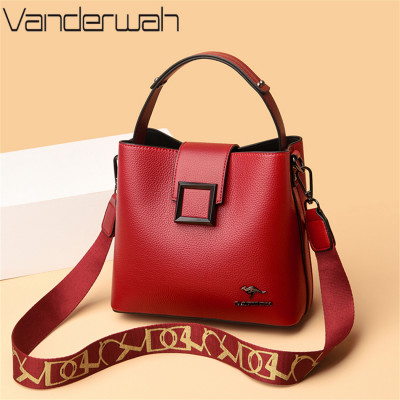 شنطة يد جلد ناعم بـ 3 طبقات