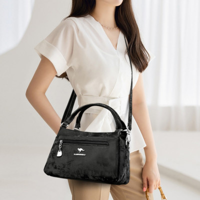 شنطة كتف جلد ناعم