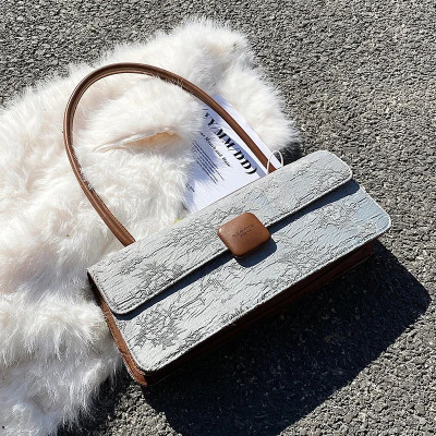 حقيبة نسائية فاخرة مصممة من قماش الجاكار بتصميم عت...