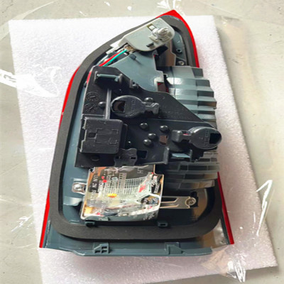 مصباح المصابيح الداخلية اليسرى أو اليمنى ، صندوق السيارة الخلفي لسيارة BMW F49 X1-من من من الخلف ، من من الشركة المصنعة الأصلية