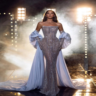 فساتين الكوكتيل بدون حمّلات مع حبات الترتر اللامع...