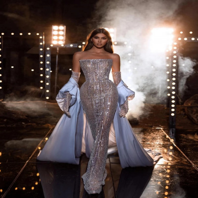 فساتين الكوكتيل بدون حمّلات مع حبات الترتر اللامع...