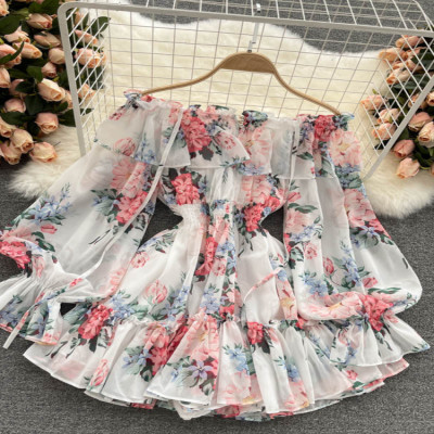 بذلة نسائية للشاطئ مكشوفة الكتفين