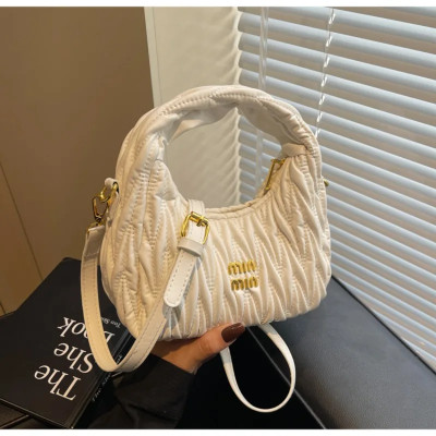 حقيبة كروس أنيقة بلون موحد - حقيبة يد جلدية حديثة...