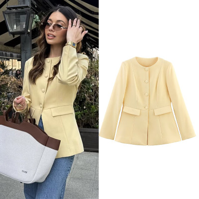 سترة رياضية نسائية بقصة ضيقة من TRAF سترة رياضية ن...