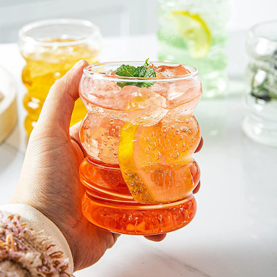 كوب زجاجي مع ماصة مناسب للقهوة والعصير