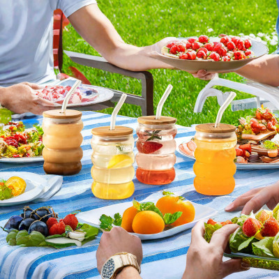 كوب زجاجي مع ماصة مناسب للقهوة والعصير