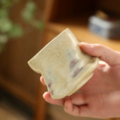 فنجان قهوة سيراميك على الطريقة اليابانية