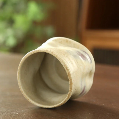 فنجان قهوة سيراميك على الطريقة اليابانية